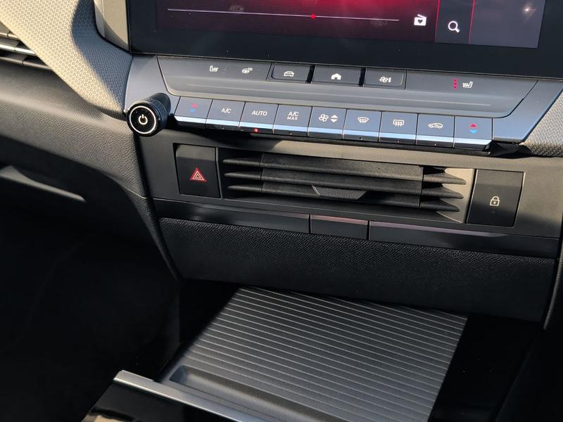 Used Vauxhall Astra BJ73UXY 24