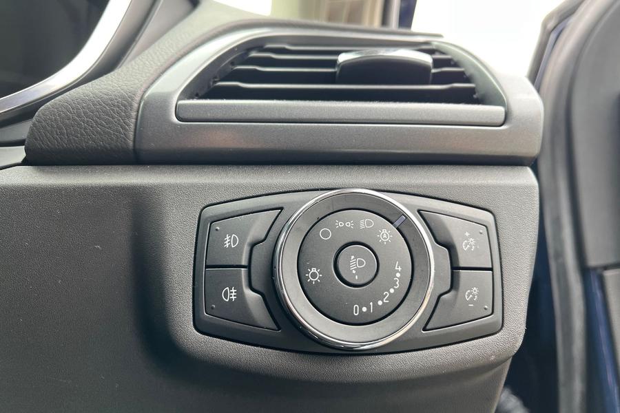 Ford MONDEO Photo autoimg-24d364e0e487975ea545e204f8644bf2d7455121.jpg