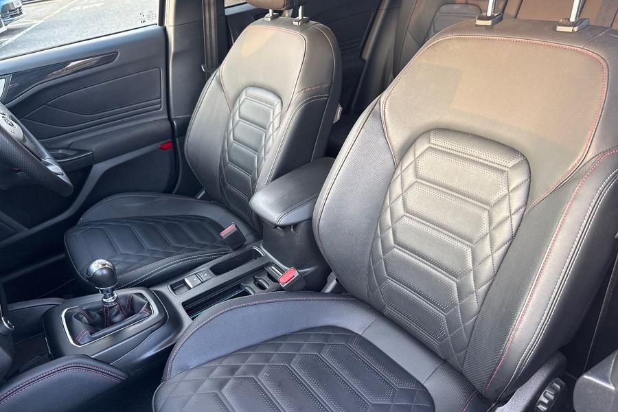 Ford FOCUS Photo autoimg-24d7d1d1d89f146e8ad51d5653289072da2303a6.jpg