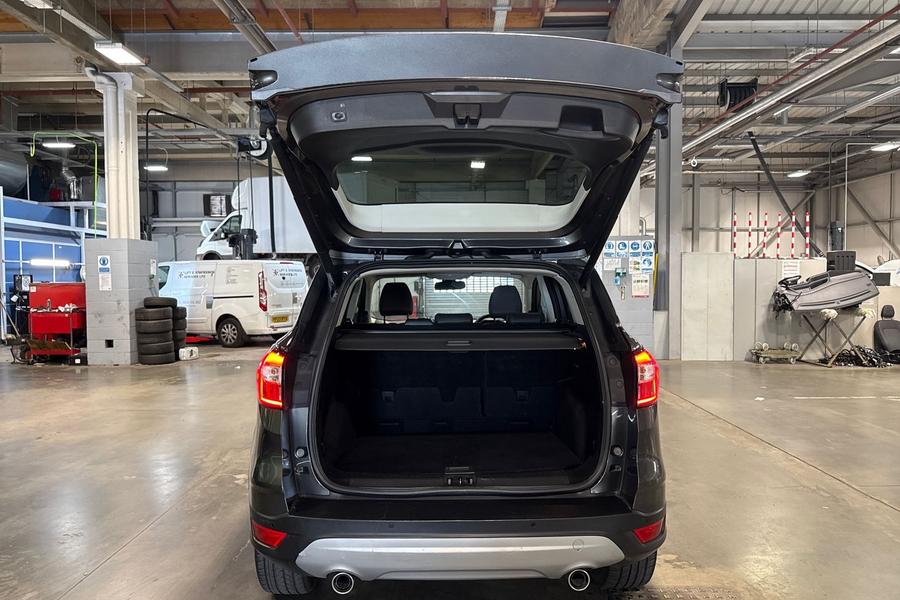 Ford KUGA Photo autoimg-24e6f8541510c5c8165713020e62056a53fef644.jpg