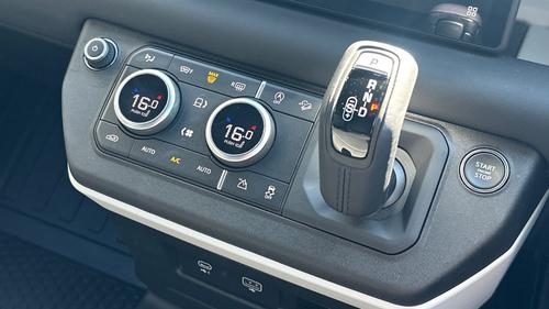 Land Rover Defender Photo autoimg-24ed91b780311d8edbe46eae809639b695915310.jpg