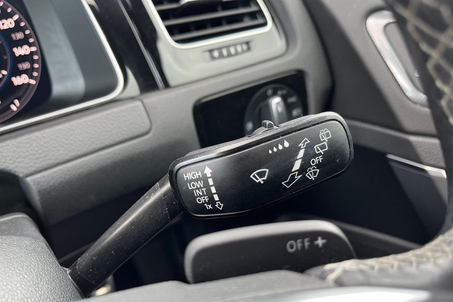 Volkswagen GOLF Photo autoimg-24f3c6b0cdd4e798f7d8b6cd3c9d42f99c503b8d.jpg