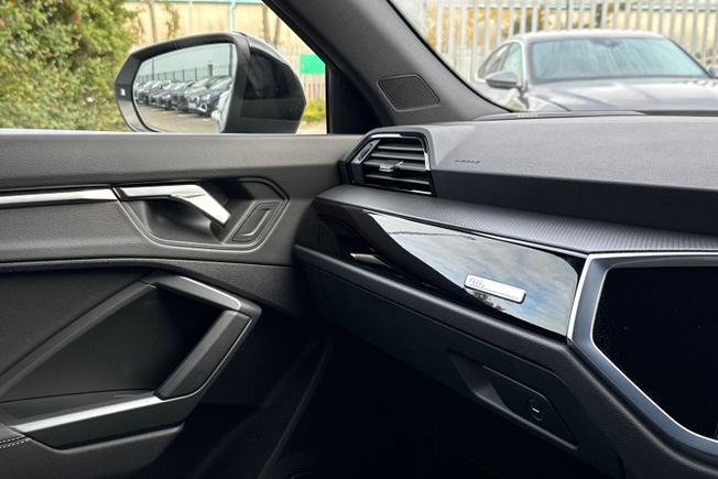 Audi Q3 Photo 36