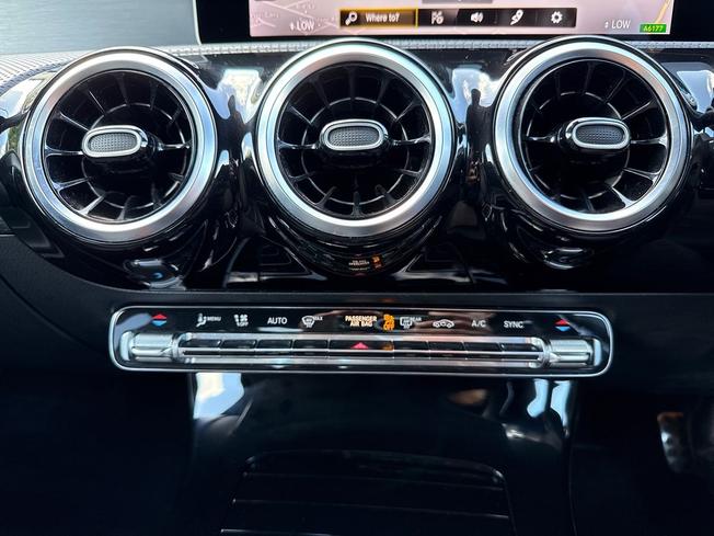 MERCEDES-BENZ CLA Class Photo 31