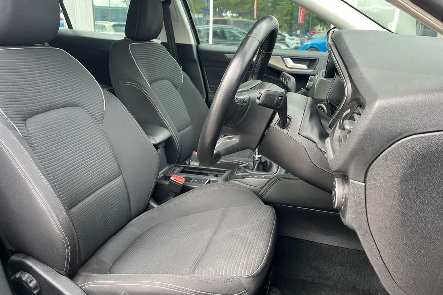 Ford FOCUS Photo autoimg-24f51a617cb8174078d6076d89afca1deab96c89.jpg