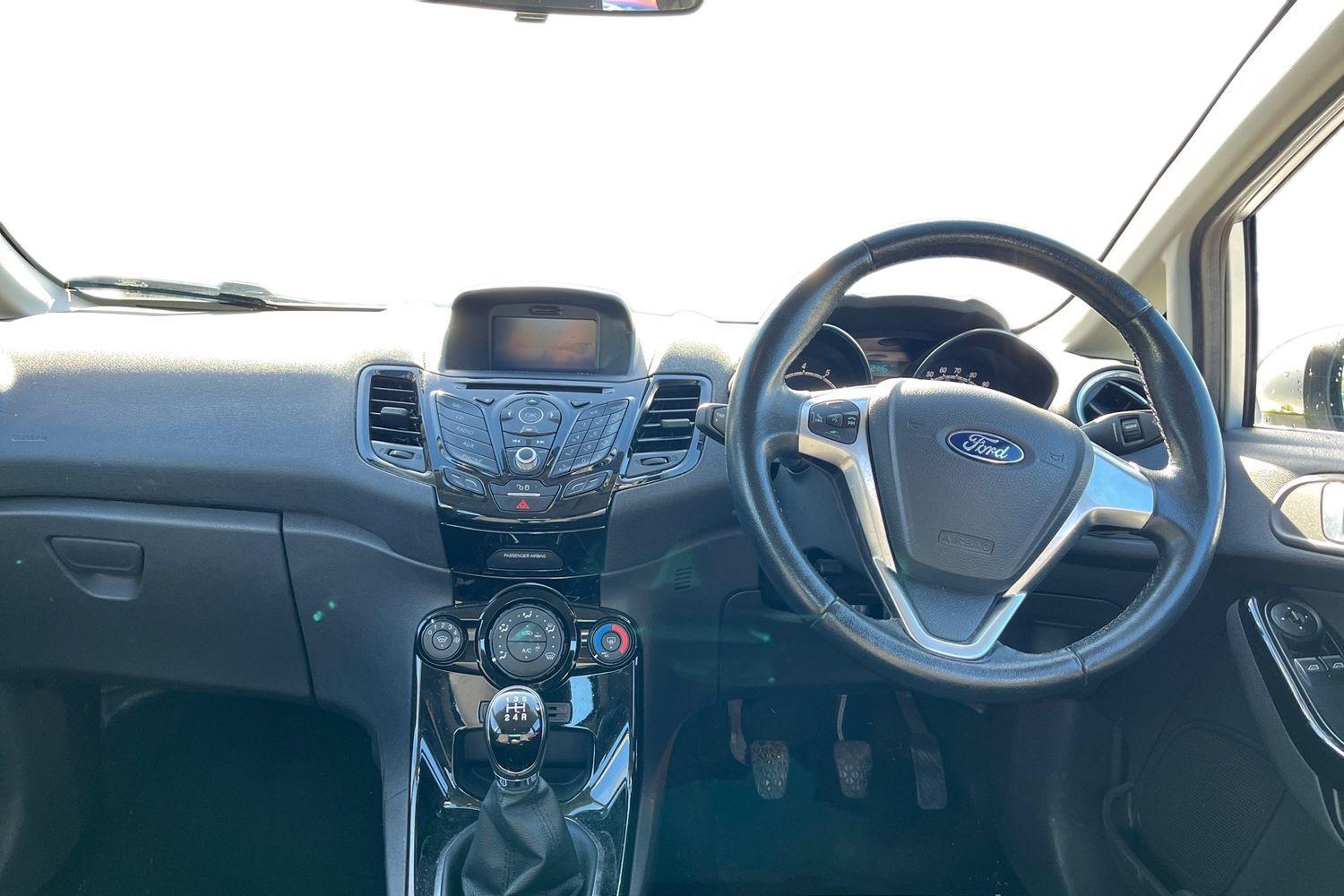 Ford Fiesta Photo 9