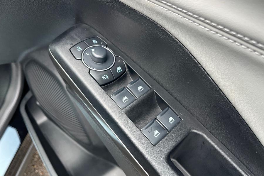 Ford Puma Gen-E Photo autoimg-24f6cefbb3882f4330cbfa51b8cc63eef2daafb5.jpg