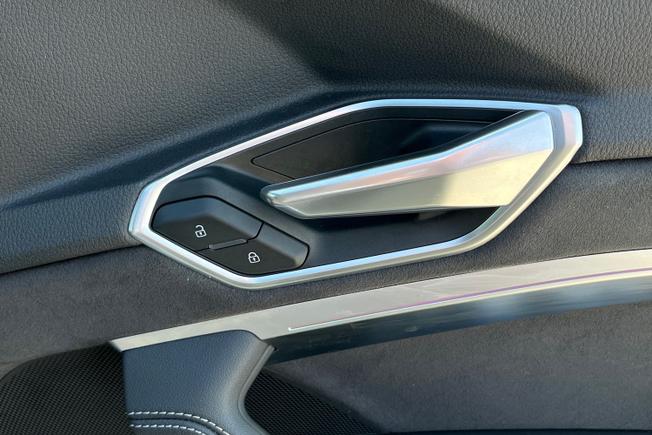 AUDI E-Tron S Photo 43