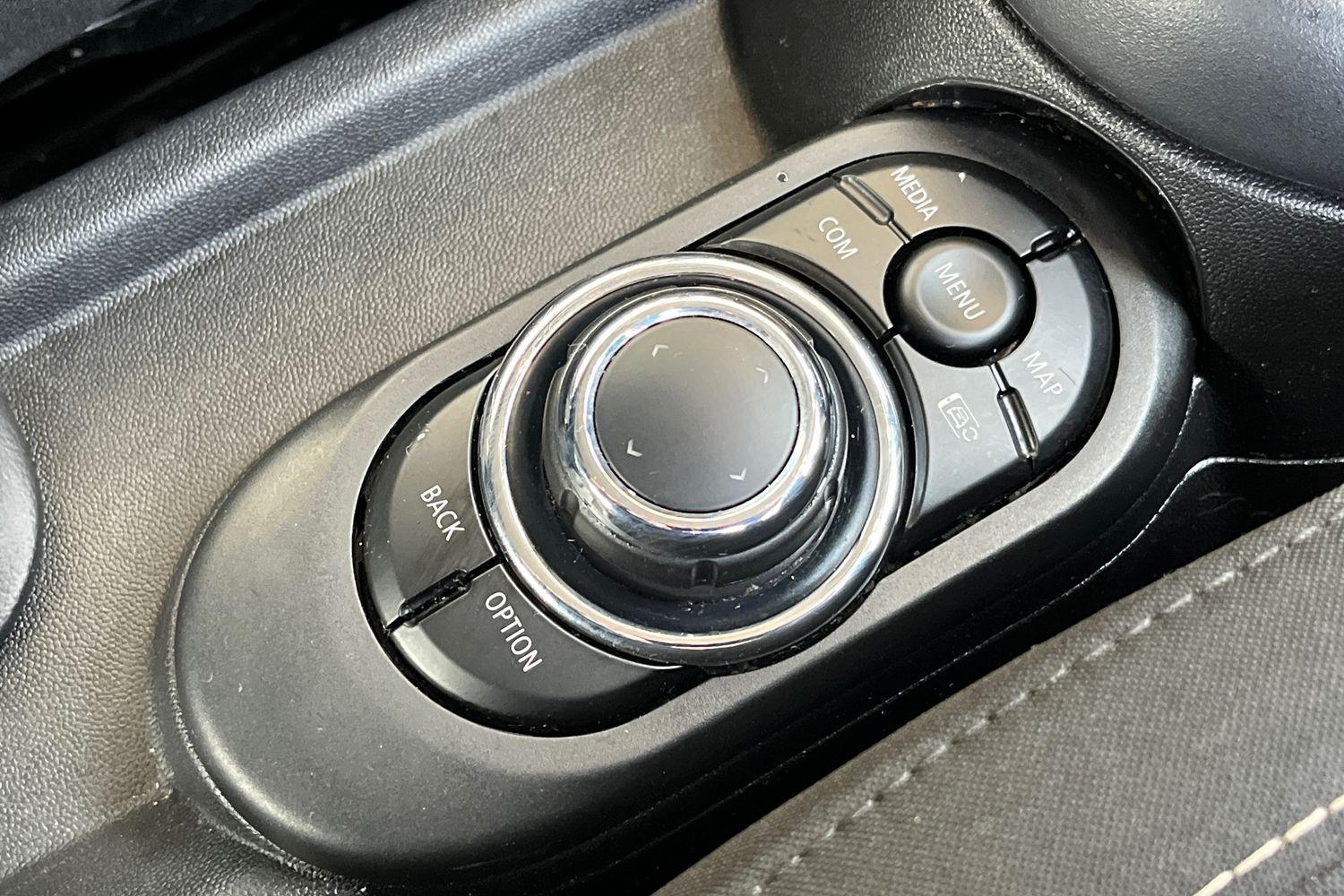 MINI HATCHBACK Photo 23