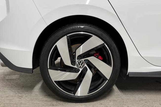 VOLKSWAGEN Golf Photo 5