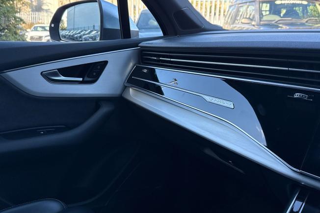 AUDI Sq7 Photo 35
