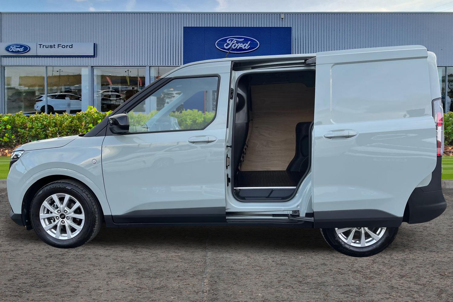Ford TRANSIT COURIER Photo 4