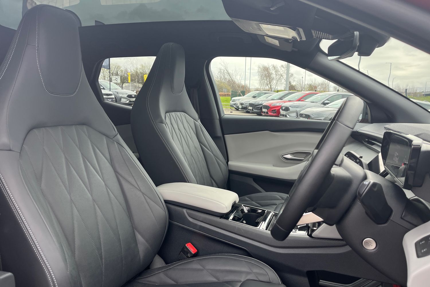 Ford Explorer Photo 16