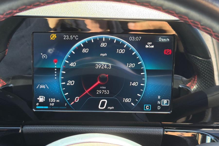 Mercedes-Benz GLA Photo autoimg-250a0f6e41053de2d6f527e8245502dff6e43eb8.jpg