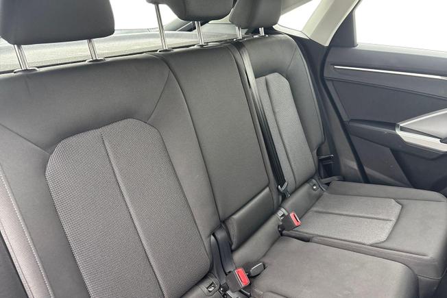 AUDI Q3 Photo 9