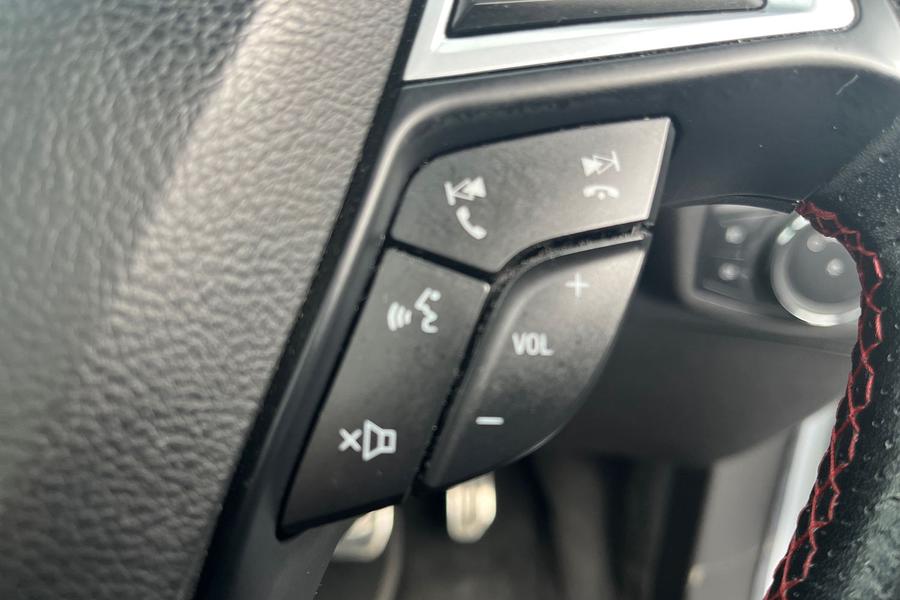 Ford MONDEO Photo autoimg-250d2190d567d707a3cca29762d1a24ef425722a.jpg