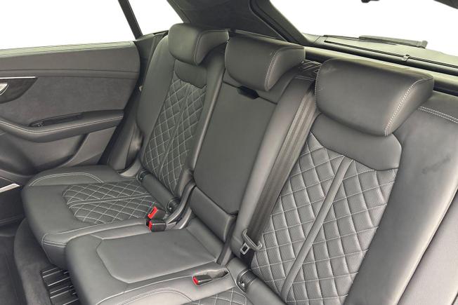 AUDI Q8 Photo 9