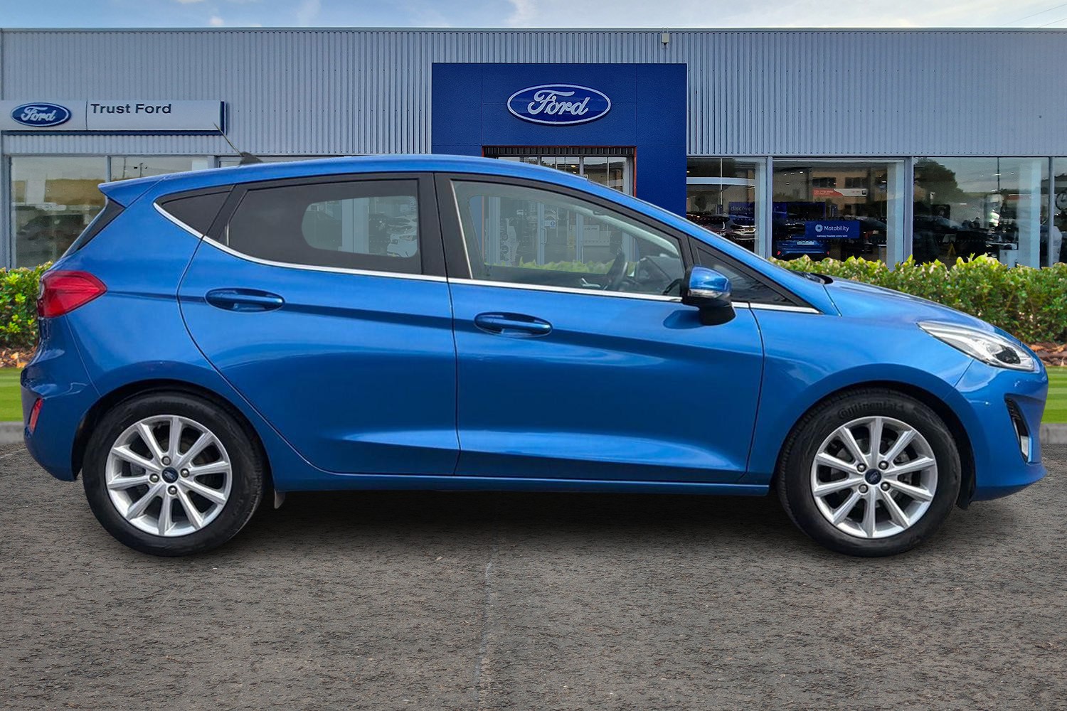 Ford FIESTA Photo 2