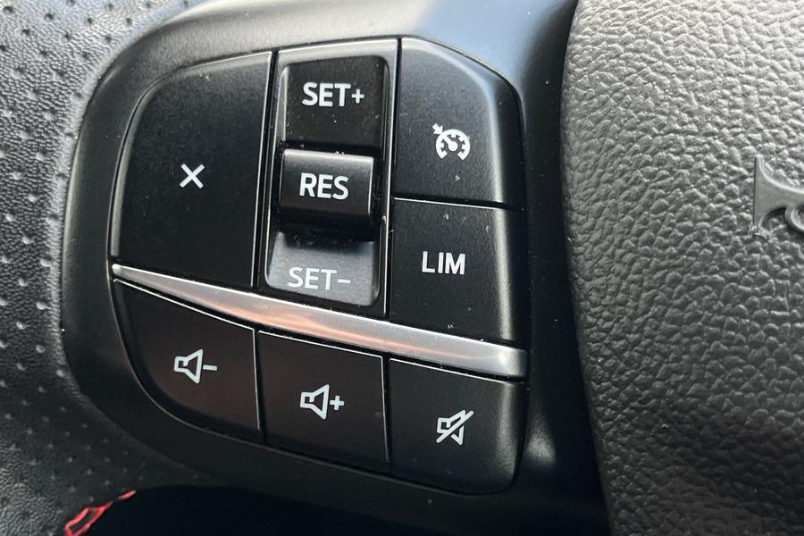Ford Kuga Photo autoimg-2513163d3f3e610379fd797c54d197de1ea6cad4.jpg