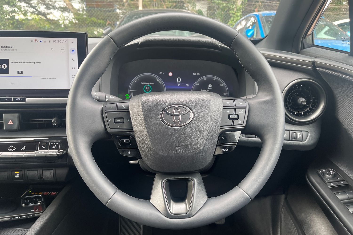 Toyota C-HR Photo 11