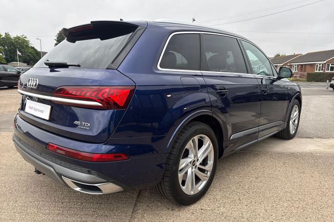 AUDI Q7 Photo 29