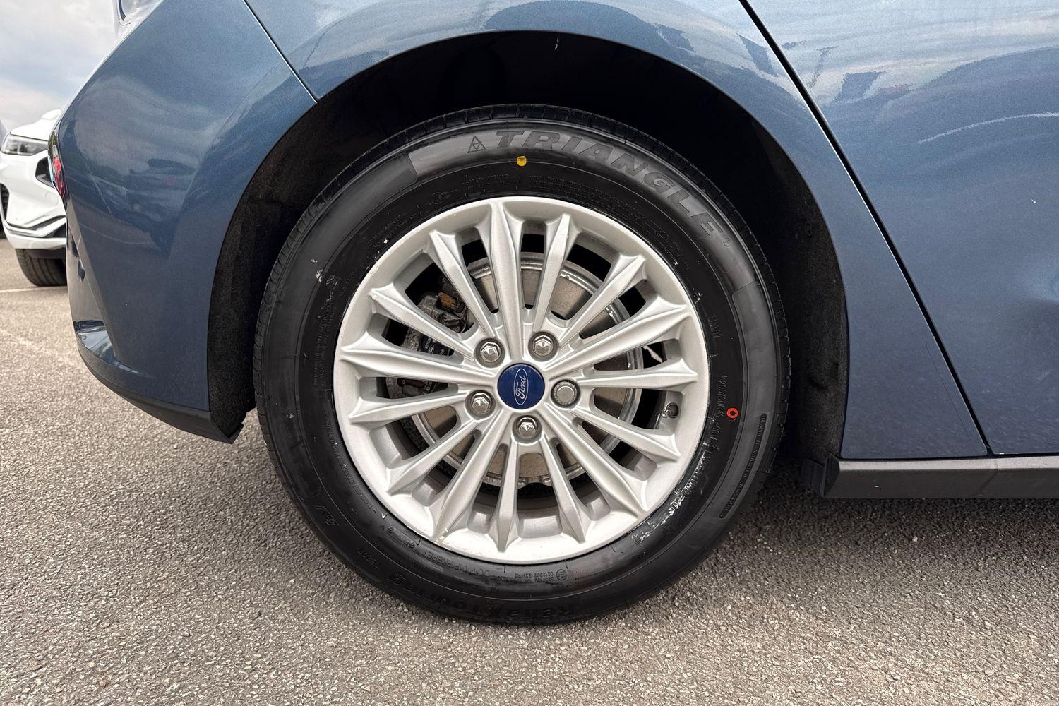Ford FOCUS Photo 7