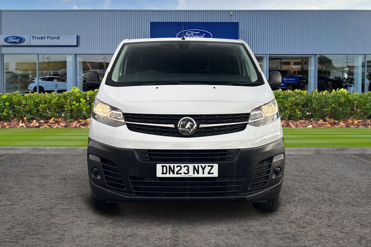 Vauxhall VIVARO Photo 11