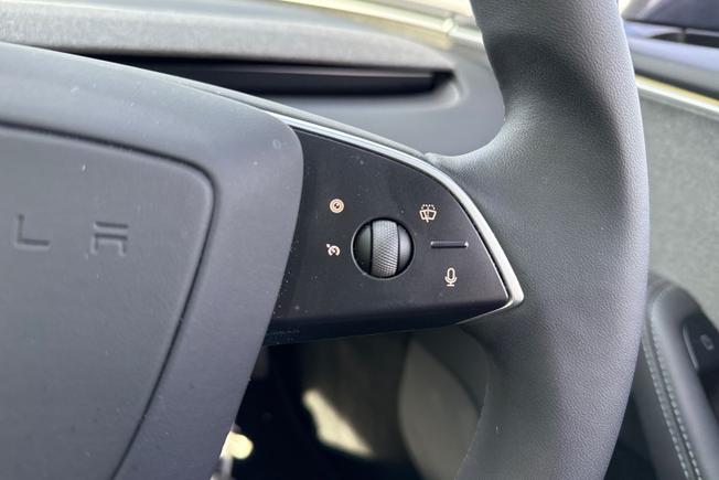 TESLA Model 3 Photo 17