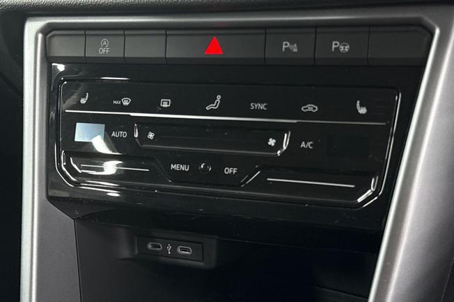 Volkswagen T-Roc Photo 22