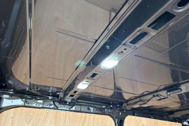 VOLKSWAGEN TRANSPORTER Photo 22
