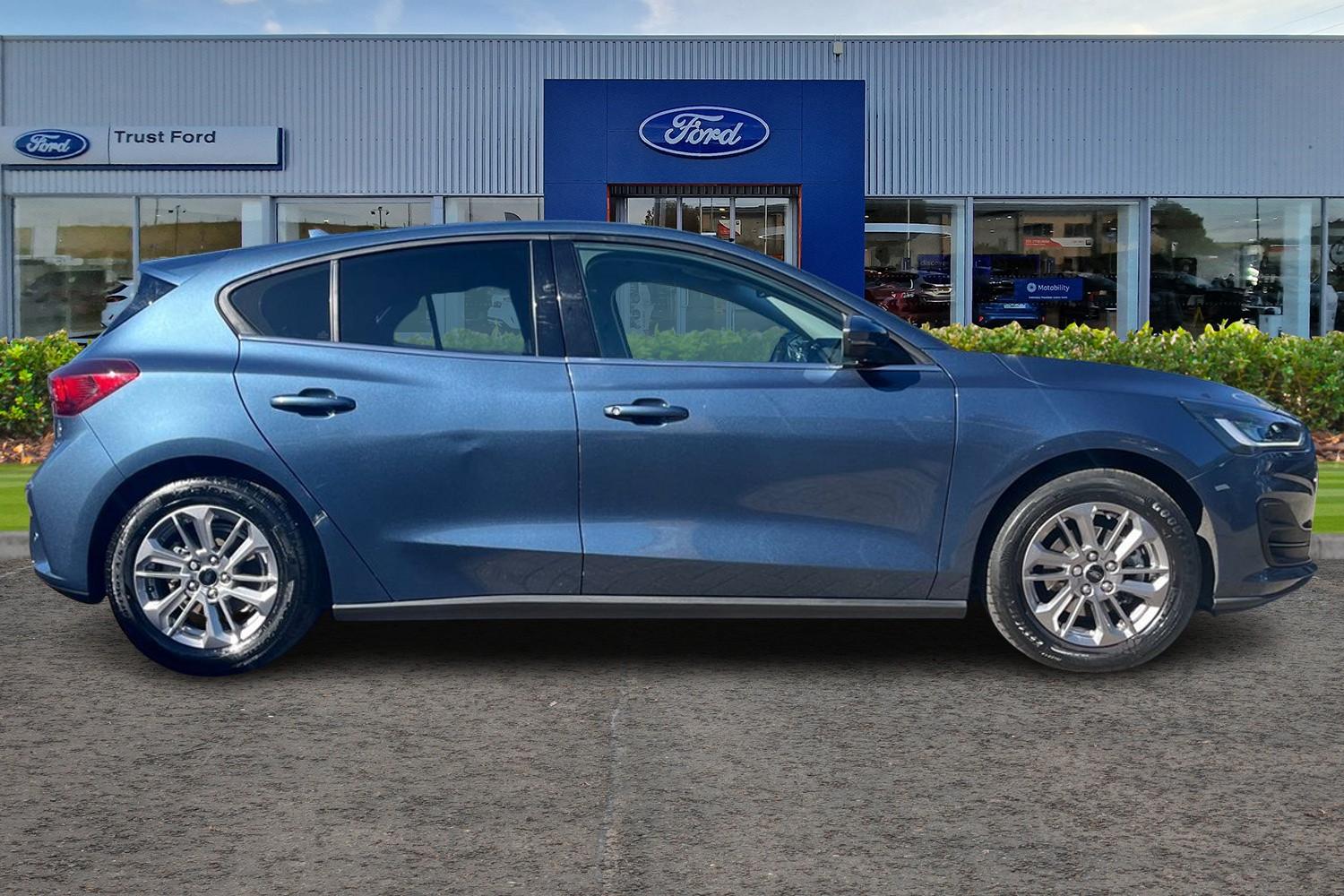 Ford Focus Photo 2