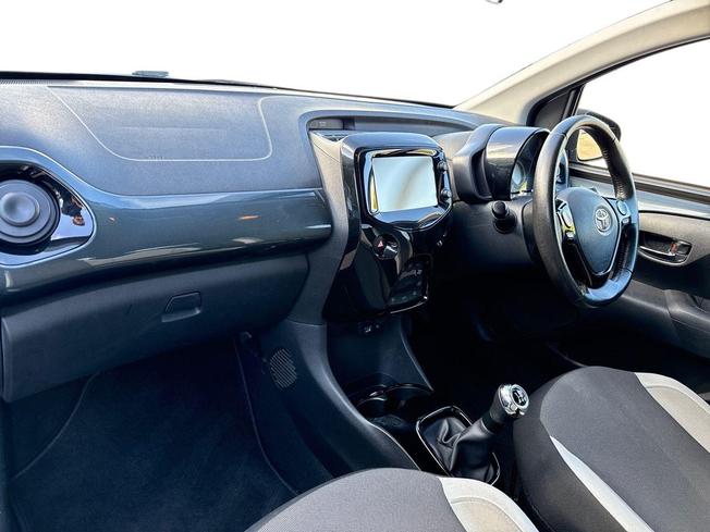TOYOTA Aygo Photo 2