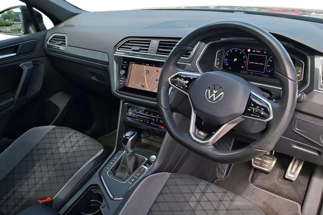 VOLKSWAGEN Tiguan Photo 6