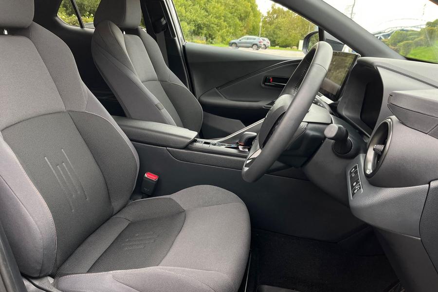 Toyota C-HR Photo autoimg-2534e2fe98e62192709bc8703a0b6e60752b6c9a.jpg