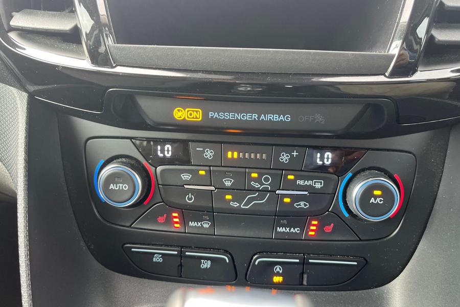Ford Tourneo Connect Photo autoimg-253704f6741d28a46d70805bdf22a615bd416ecd.jpg