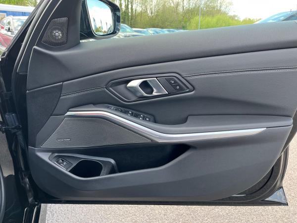 BMW 3 Series Photo autoimg-2541c17890a26110895e77fd4971f8b363be584a.jpg