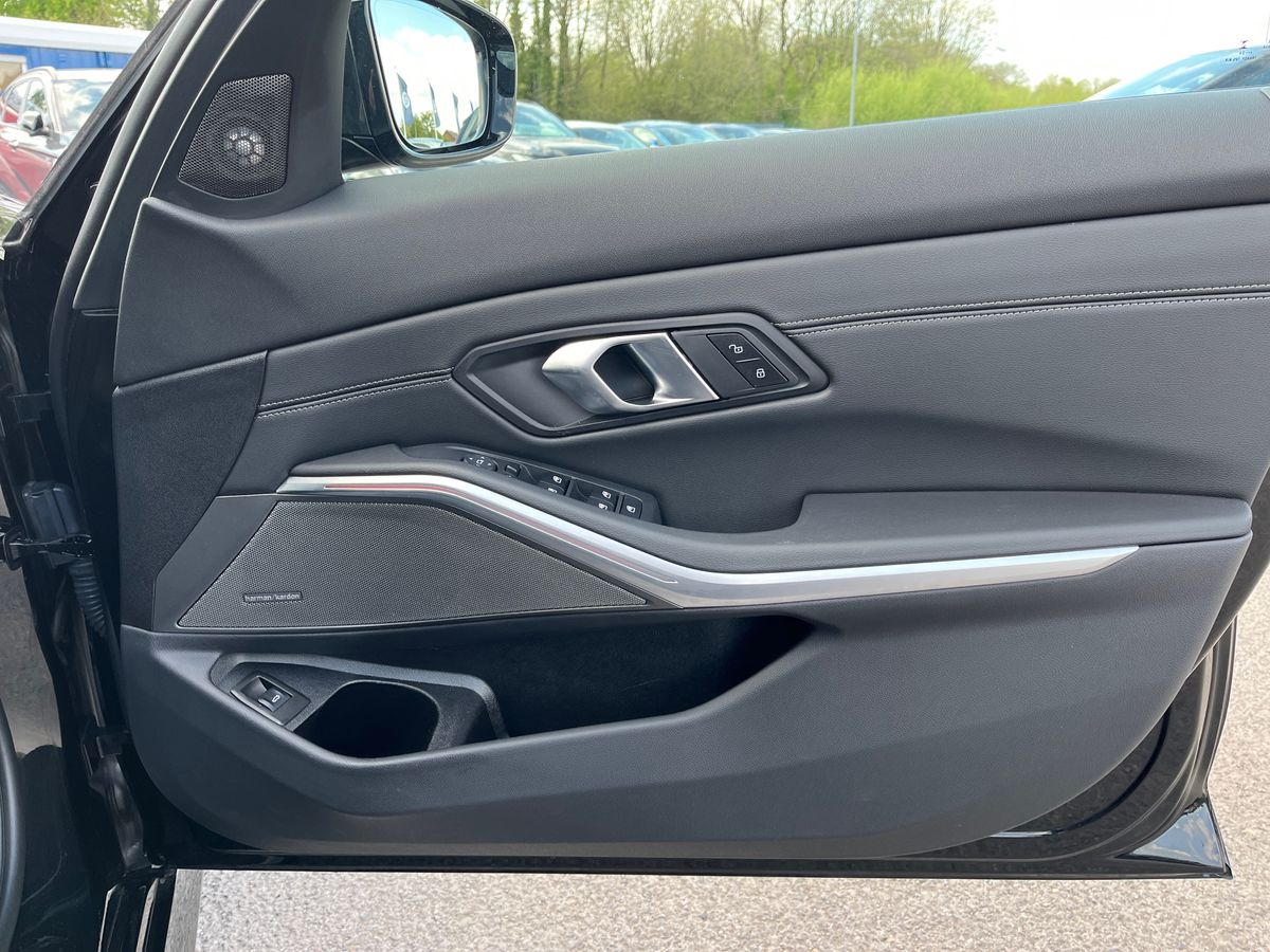 BMW 3 Series Photo 29