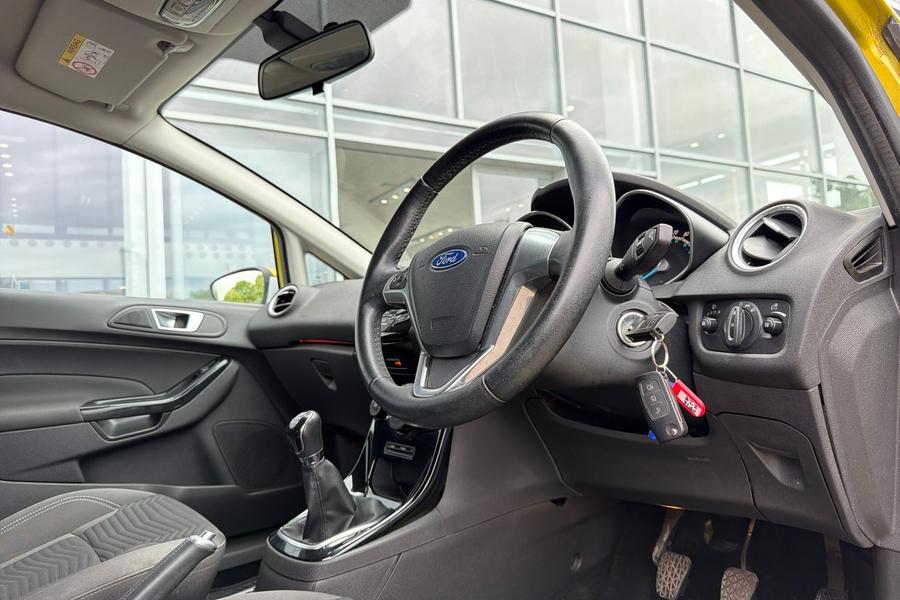 Ford FIESTA Photo autoimg-2543f809ba84925bb9ef75cb12c8bcc2bb6745ec.jpg