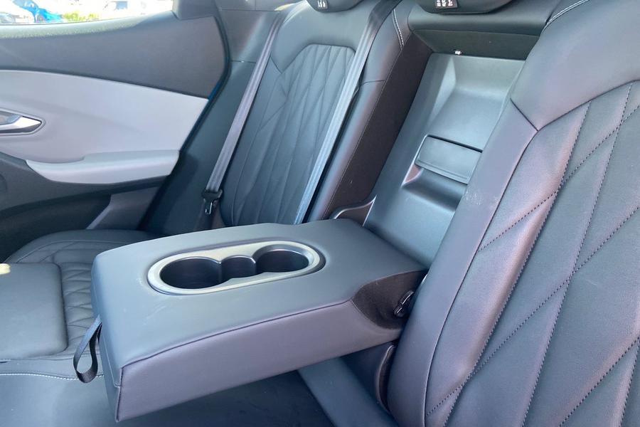 Ford Explorer Photo autoimg-254746cd9bcfdf8b9dbec421302cc11920c40f68.jpg