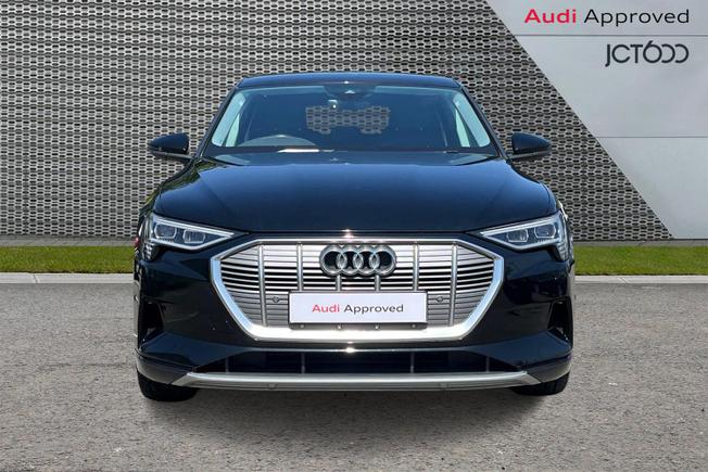 AUDI e-tron Photo 8