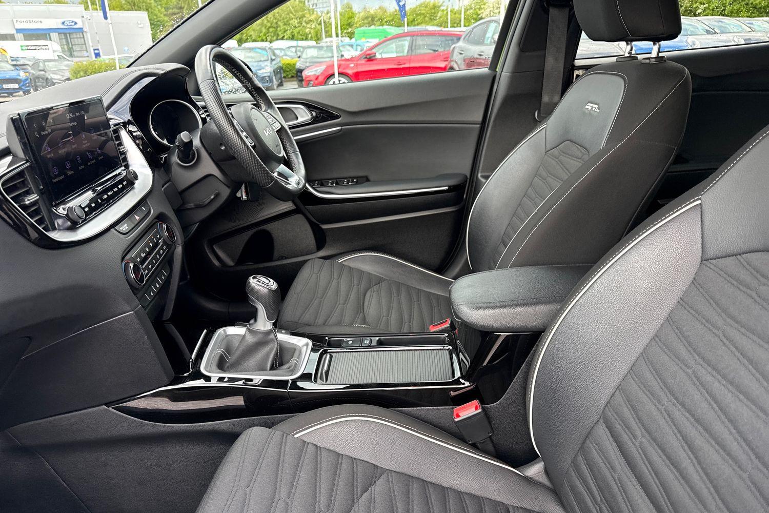 Kia XCEED Photo 18