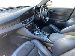 ALFA ROMEO Giulia Photo 2