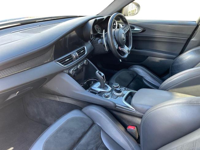 ALFA ROMEO Giulia Photo 2