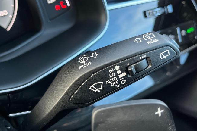AUDI Q8 Photo 25