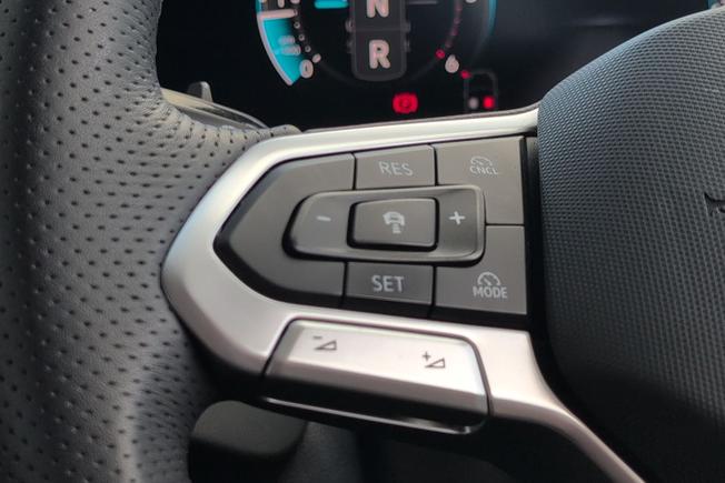 VOLKSWAGEN Tiguan Photo 16