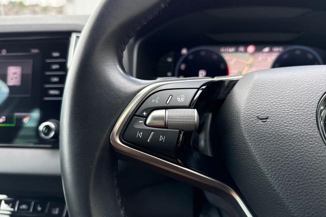 ŠKODA Karoq Photo 16