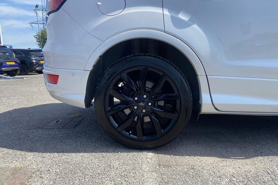 Ford Kuga Photo autoimg-2561cf1611701f326b3d7cd375ac2408e48b9292.jpg