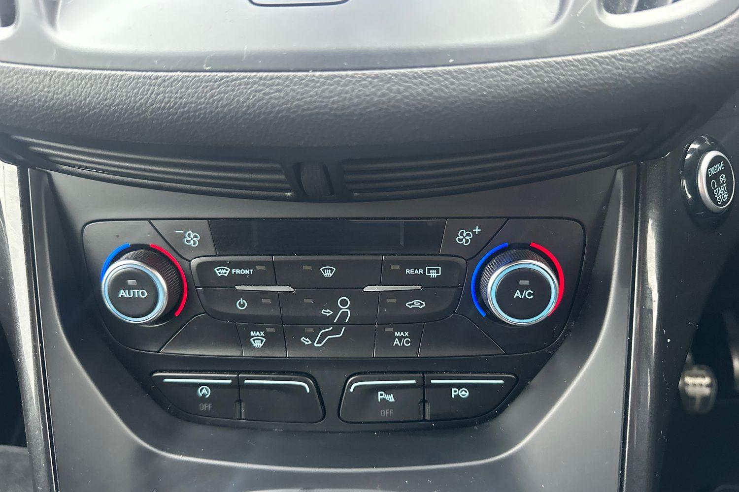 Ford KUGA Photo 34