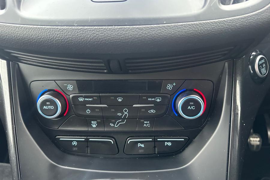 Ford KUGA Photo autoimg-256430ab06c7cc964eabcbbe56ddd74ba4a697e3.jpg