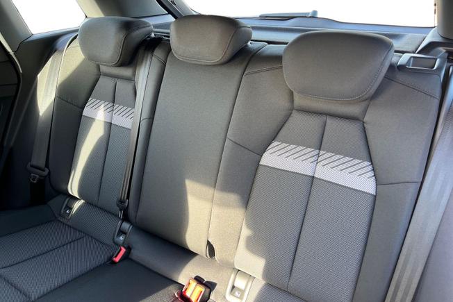AUDI  Q4 SUV Photo 9